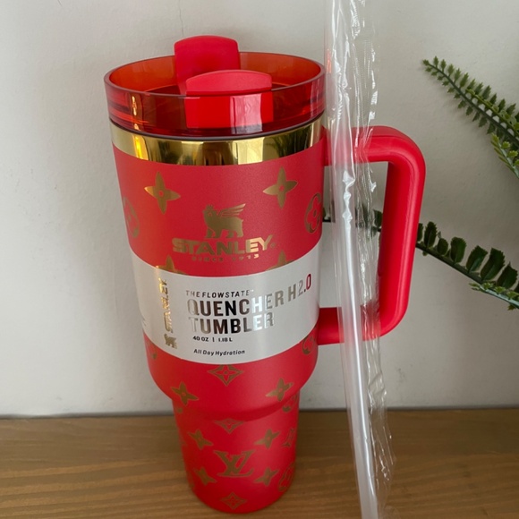 Stanley Red 40 oz Water Bottle New - Picture 2 of 4